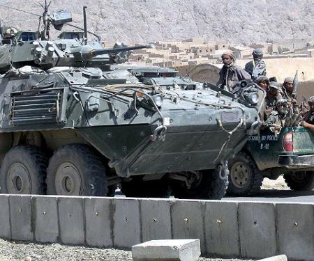 vehiculos-blindados-de-la-otan-en-afganistan-2007062315061414hg2.jpg